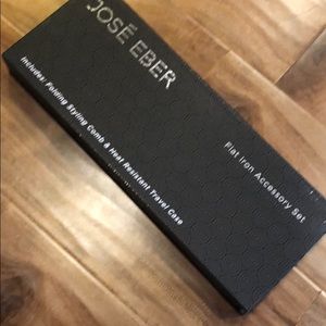Jose Eber flat Iron accessory set in box